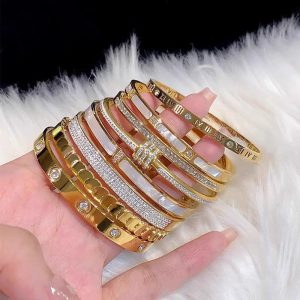 Luxurious 18K Gold-Plated Ladies’s Bangles with Zircon Shell Oval Design – Branded Stainless Metal C Bracelet